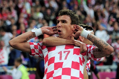 Thùng thuốc nổ đỏ-trắng sẽ bật kíp?