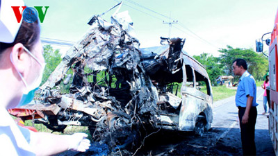 Chưa nhận dạng được 12 người Việt trong vụ tai nạn thảm khốc ở Thái Lan