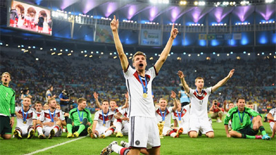 Báo đen săn mồi