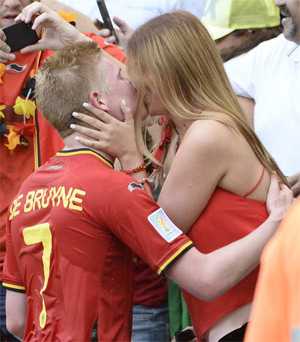 Mi-xê-lê La-croi và nụ hôn chiến thắng