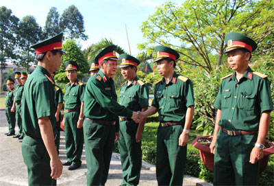 Thượng tướng Nguyễn Thành Cung thăm, kiểm tra Sư đoàn 9