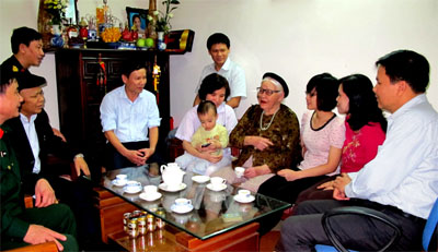 Cụ Hản vui khỏe với gia đình văn hóa