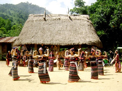 Gắn với cộng đồng để phát triển du lịch bền vững