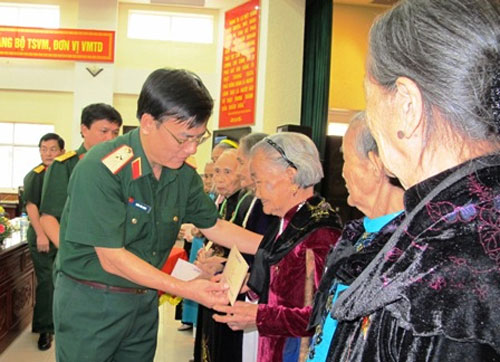 Gặp mặt đoàn đại biểu mẹ Việt Nam anh hùng huyện Hiệp Đức (Quảng Nam)