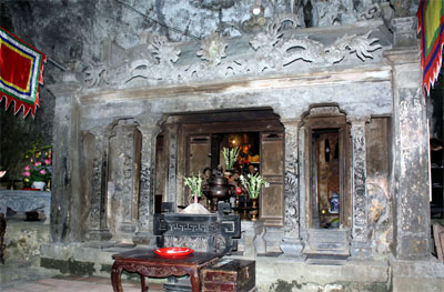 Cổ kính đền Nội Lâm