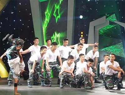 “Say” cùng híp-hốp…