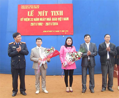 Người thầy giáo trẻ với 