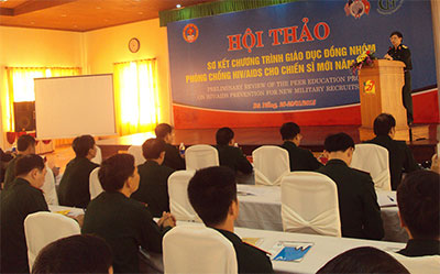 Sơ kết Chương trình giáo dục đồng nhóm phòng, chống HIV/AIDS cho chiến sĩ mới
