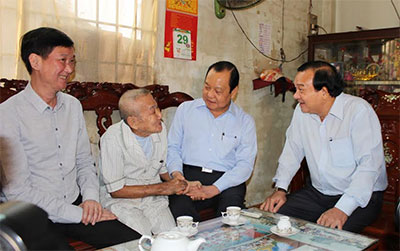 Đồng chí Lê Thanh Hải chúc Tết các cán bộ lão thành cách mạng