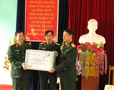 Thượng tướng Lê Hữu Đức làm việc với một số đơn vị tại Hà Giang