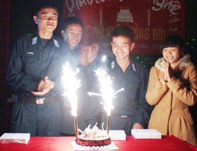 Kết tình đồng chí, yêu quý đơn vị