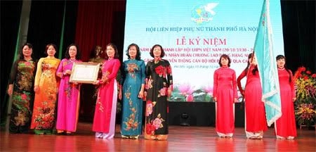 Hội LHPN TP Hà Nội đón nhận Huân chương Lao động hạng Nhất