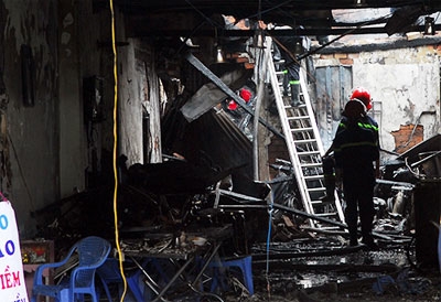 Khẩn trương tìm kiếm hai người mất tích sau vụ nổ bình gas