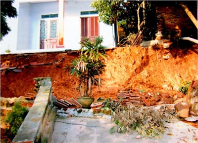 Bất cập từ những công trình kè chắn sạt lở