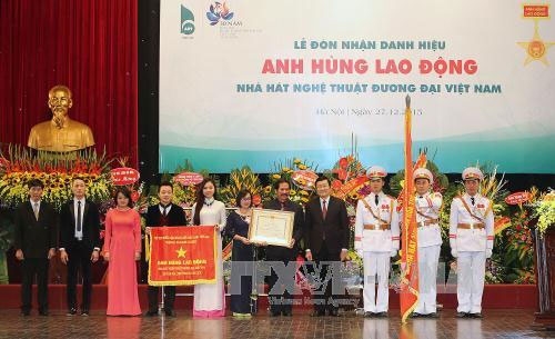 Trao tặng Danh hiệu Anh hùng Lao động cho Nhà hát Nghệ thuật Đương đại Việt Nam