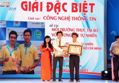 Vinh danh sinh viên nghiên cứu khoa học xuất sắc