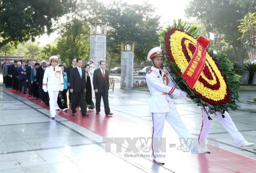 Lãnh đạo Đảng, Nhà nước, Mặt trận Tổ quốc Việt Nam viếng Chủ tịch Hồ Chí Minh và tưởng niệm các Anh hùng liệt sĩ 