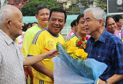 Festival bóng đá Hồng Hà-Trường Sơn-Cửu Long: Những mái đầu bạc tỏa sáng trên sân