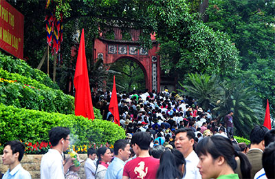 Ngày vui về với cội nguồn