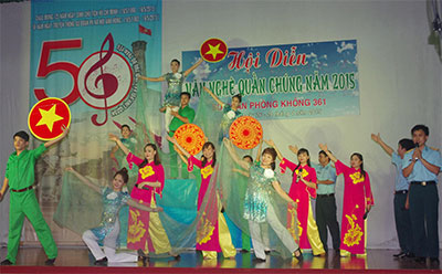 Hay vì tự biên, tự diễn