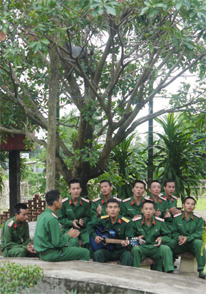 Doanh trại ngày càng xanh, sạch, đẹp