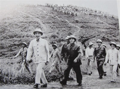 Vận dụng tư tưởng Hồ Chí Minh vào sự nghiệp xây dựng nền quốc phòng toàn dân, bảo vệ Tổ quốc hiện nay