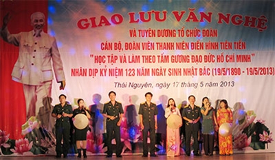 Hình tượng Bác Hồ trong thơ Tố Hữu