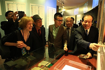 Hội nhập, phát triển nhưng không hòa tan