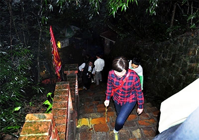 “Phượt” đêm trên non thiêng Yên Tử