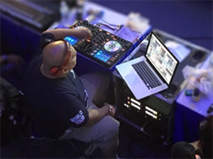 Khuấy động cầu trường