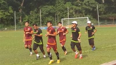 Ki-a-ti-xắc càng khích, Mi-u-ra càng... thích