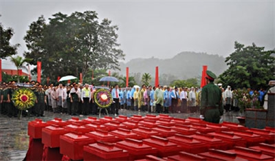 Đội K90 (Quân khu 9) cất bốc, quy tập 35 hài cốt liệt sĩ