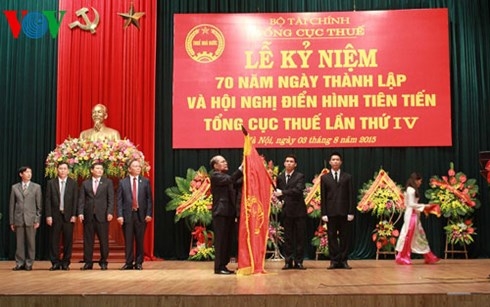 Chủ tịch Quốc hội Nguyễn Sinh Hùng dự Lễ kỷ niệm 70 năm Ngày thành lập Tổng cục thuế