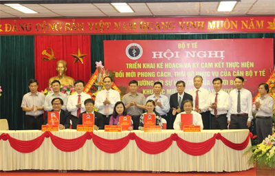 Ký kết đổi mới phong cách phục vụ bệnh nhân