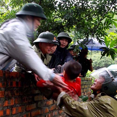 Khắc phục hậu quả mưa lũ tại Quảng Ninh: Dồn lực ứng cứu phường Mông Dương