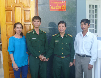 Tặng nhà đồng đội cho quân nhân 