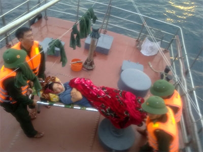 Bộ đội Biên phòng Quảng Bình: Kịp thời cấp cứu ngư dân bị nạn trên biển