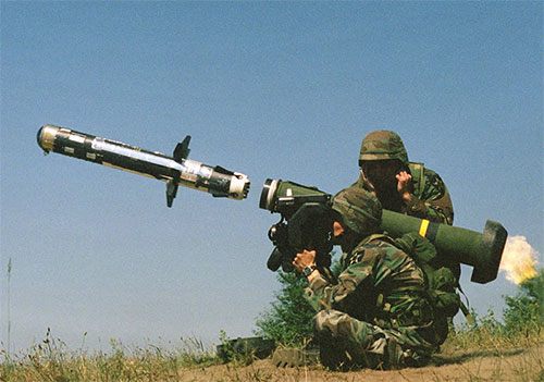 Oman và Indonesia mua tổ hợp tên lửa chống tăng Javelin