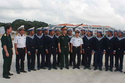 Thượng tướng Lê Hữu Đức thăm, kiểm tra các đơn vị thuộc Vùng 4 Hải quân