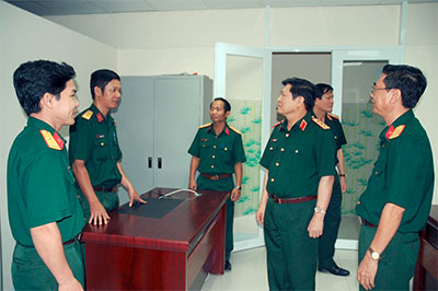 Thượng tướng Ngô Xuân Lịch thăm, kiểm tra các cơ quan báo chí, xuất bản quân đội khu vực phía Nam