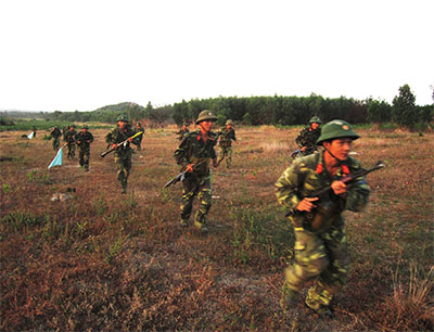 Trường Đại học Nguyễn Huệ: Diễn tập cuối khóa, 100% bắn đạn thật đạt giỏi 