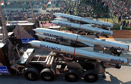 Ấn Độ tăng dự toán ngân sách quốc phòng năm 2012-2013