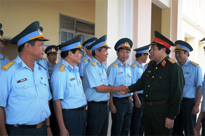 Bộ trưởng Phùng Quang Thanh thăm, làm việc tại các đơn vị quân đội tại thành phố Nha Trang