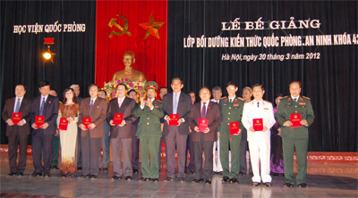 100% học viên Lớp bồi dưỡng kiến thức quốc phòng-an ninh khóa 42 đạt trình độ khá, giỏi