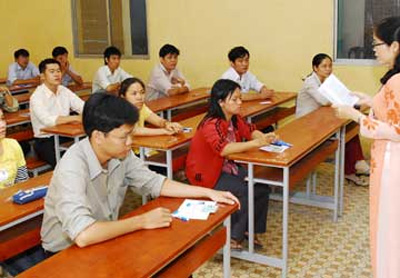 Bộ Nội vụ sẽ ủy quyền một phần thi nâng ngạch công chức