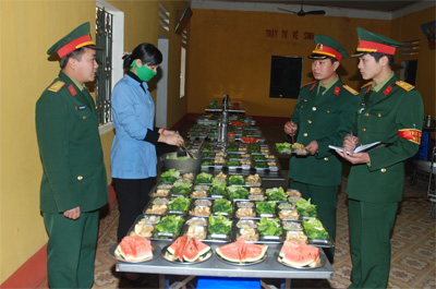 Ổn định đời sống nhờ đẩy mạnh tăng gia sản xuất