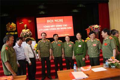 Xây dựng, hoàn thiện hệ thống lý luận Công an nhân dân