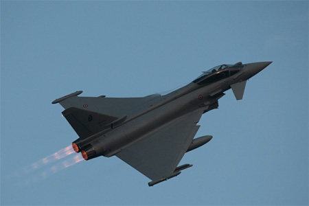 Italia loại bỏ hoàn toàn chiến đấu cơ Fighting Falcon