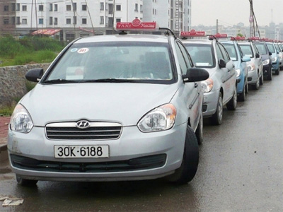 Hà Nội: 17 hãng taxi qua mặt cơ quan quản lý