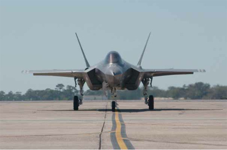 Mỹ: Phi công F-35 đầu tiên đã tốt nghiệp
